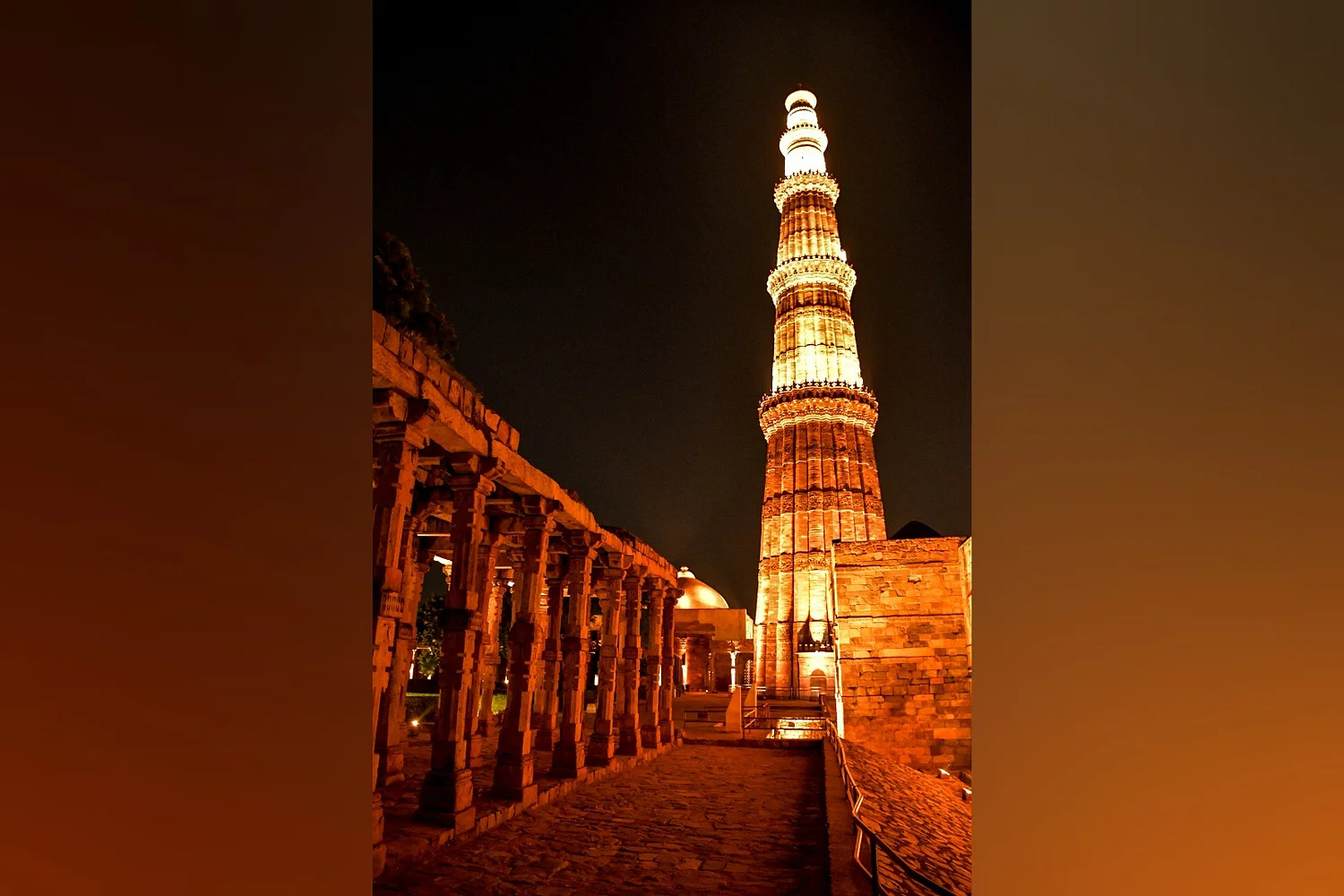 Raat Ke Afsane : Night Walk in Qutub Minar