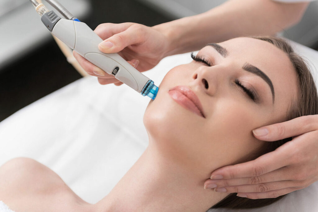 HydraFacial in Dubai vs. Traditional Facials: What Makes It So Popular?